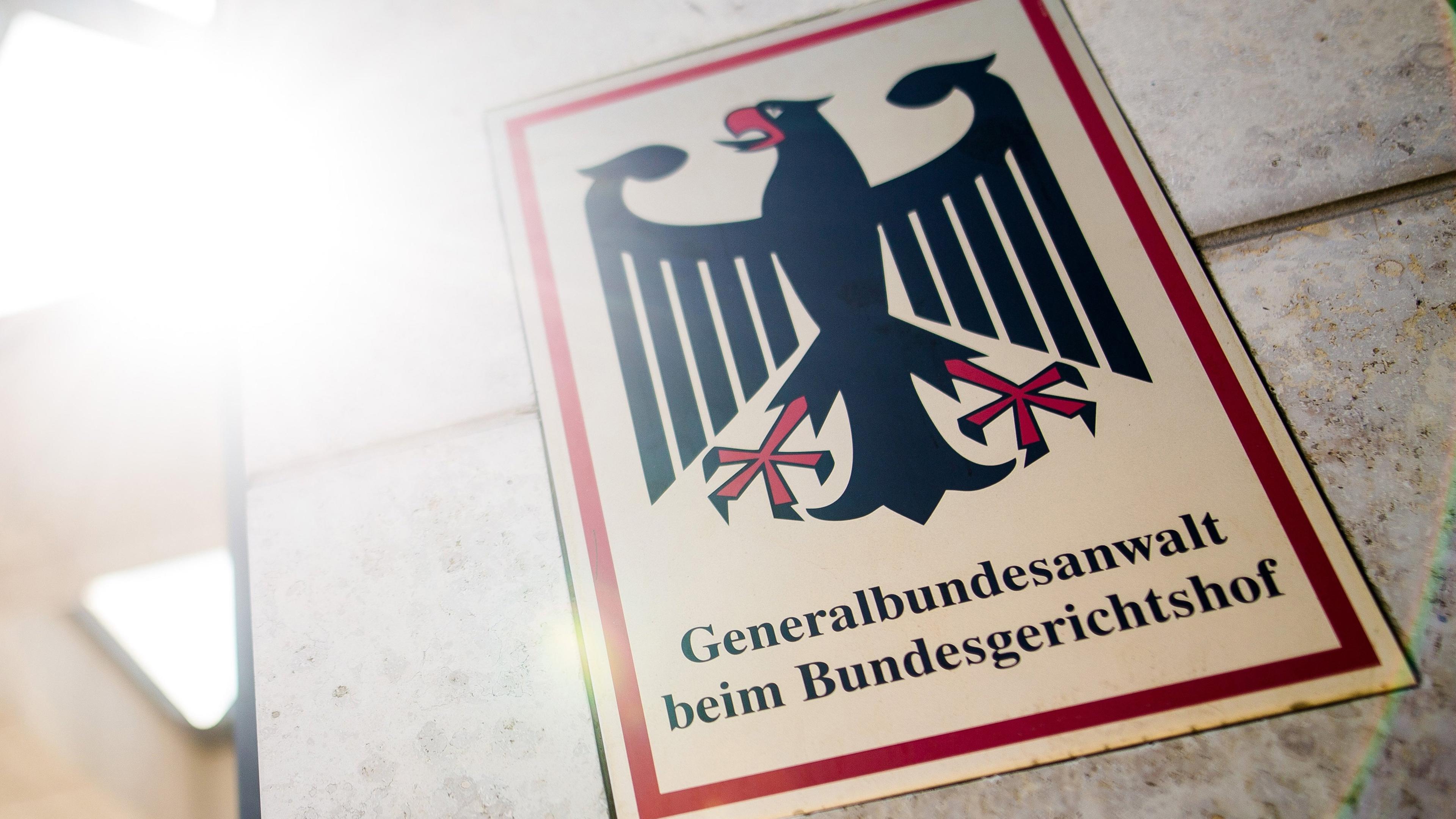 "Generalbundesanwalt beim Bundesgerichtshof" steht auf einem Schild am Eingang zum Gebäude der Bundesanwaltschaft.