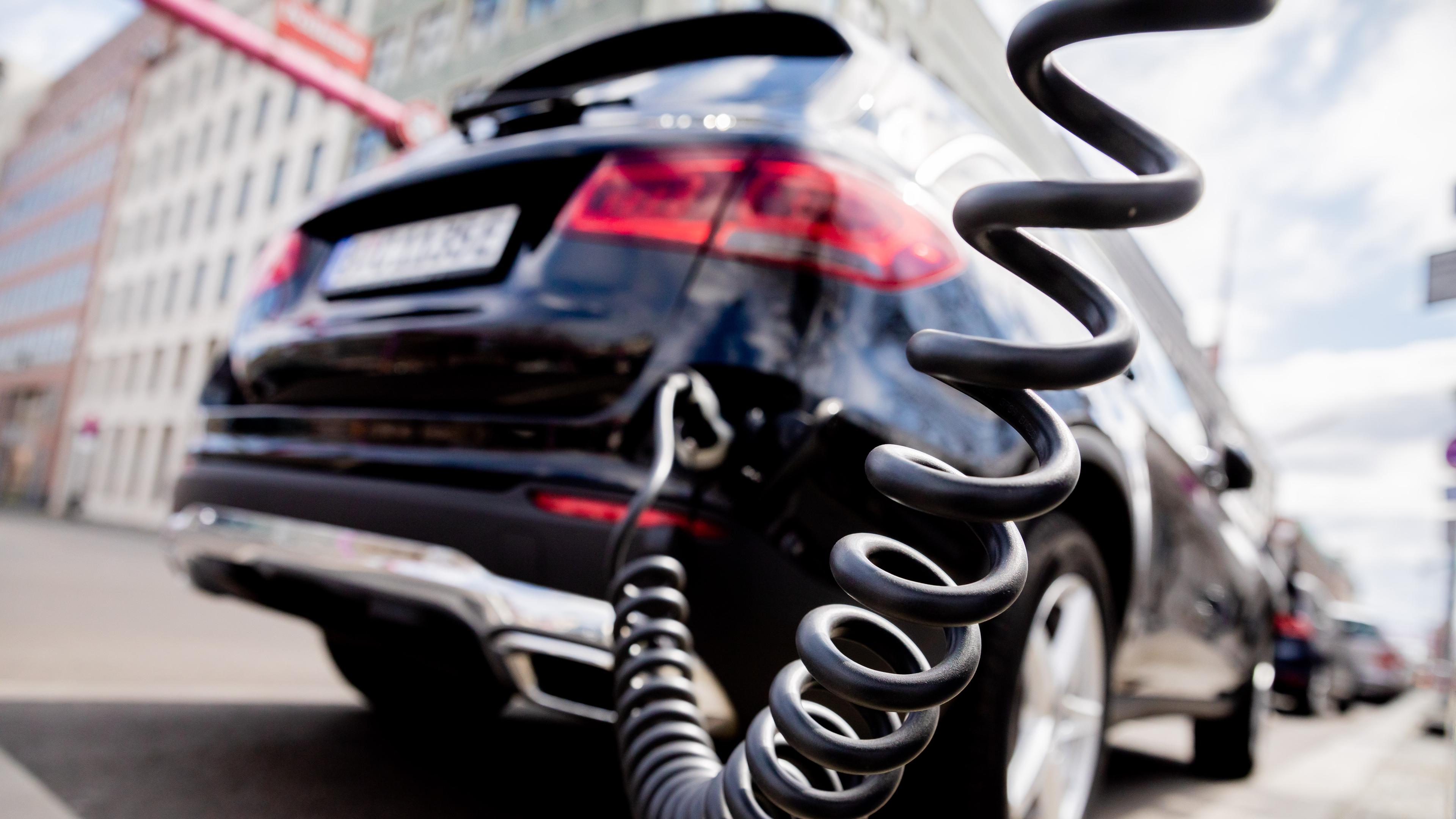 E-Auto beim Laden
