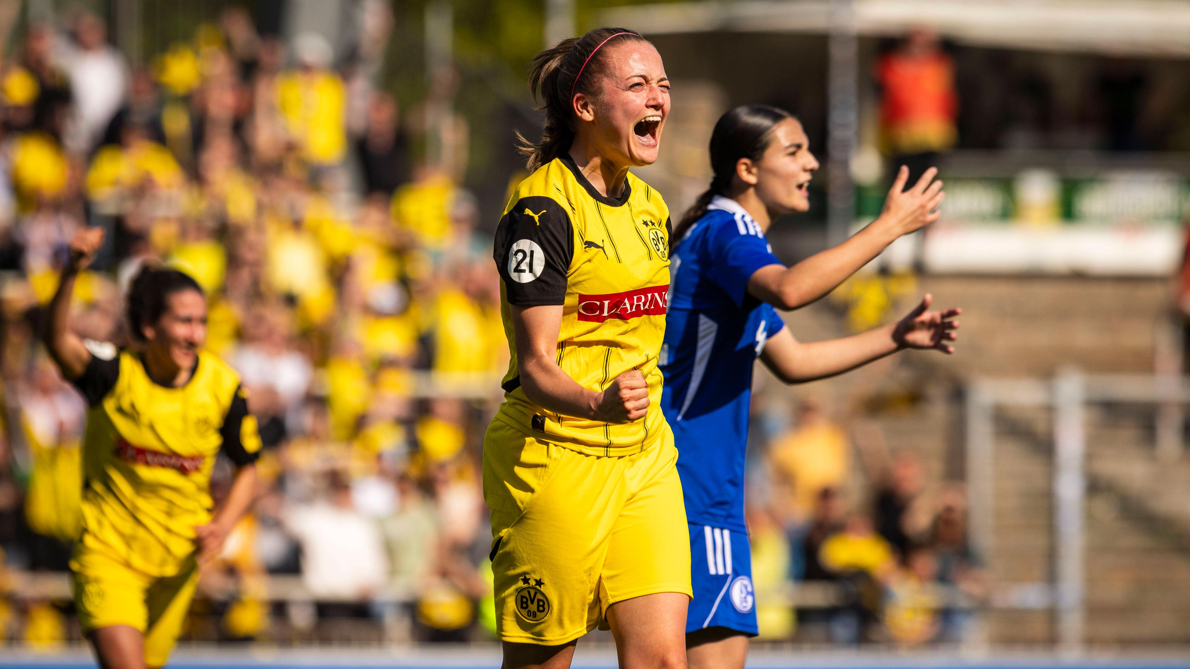 Dortmunds Marie Grothe jubelt nach ihrem Treffer gegen Schalke 04.