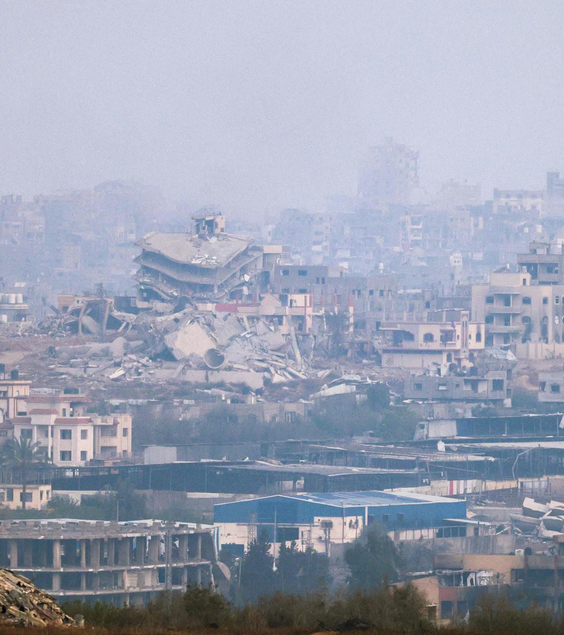 Rauchschwaden aufgrund israelischer Bombardierungen im belagerten palästinensischen Gebiet am 18. Mai 2025.