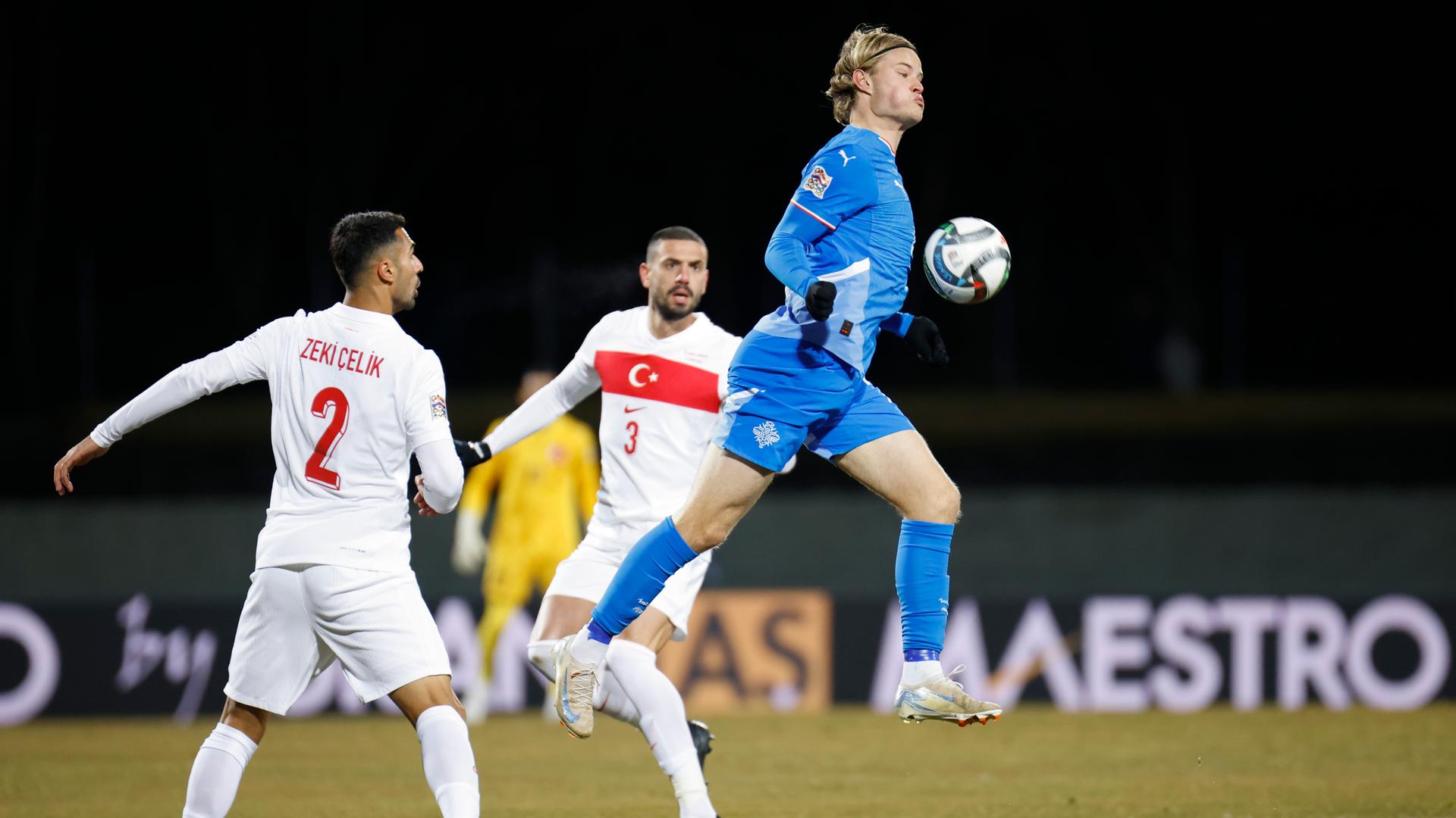 Islands Andri Gudjohnsen in Aktion während des Spiels gegen die Türkei.
