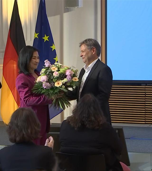 Habeck übergibt an Reiche