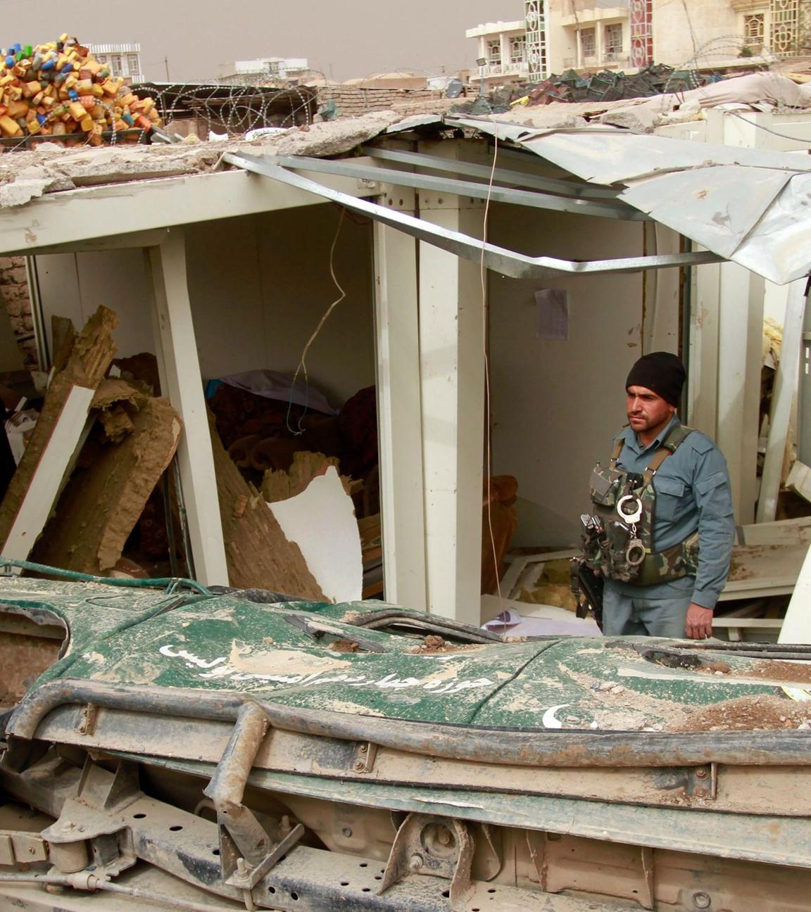 Trümmer nach einem Autobombenanschlag in Afghanistan.