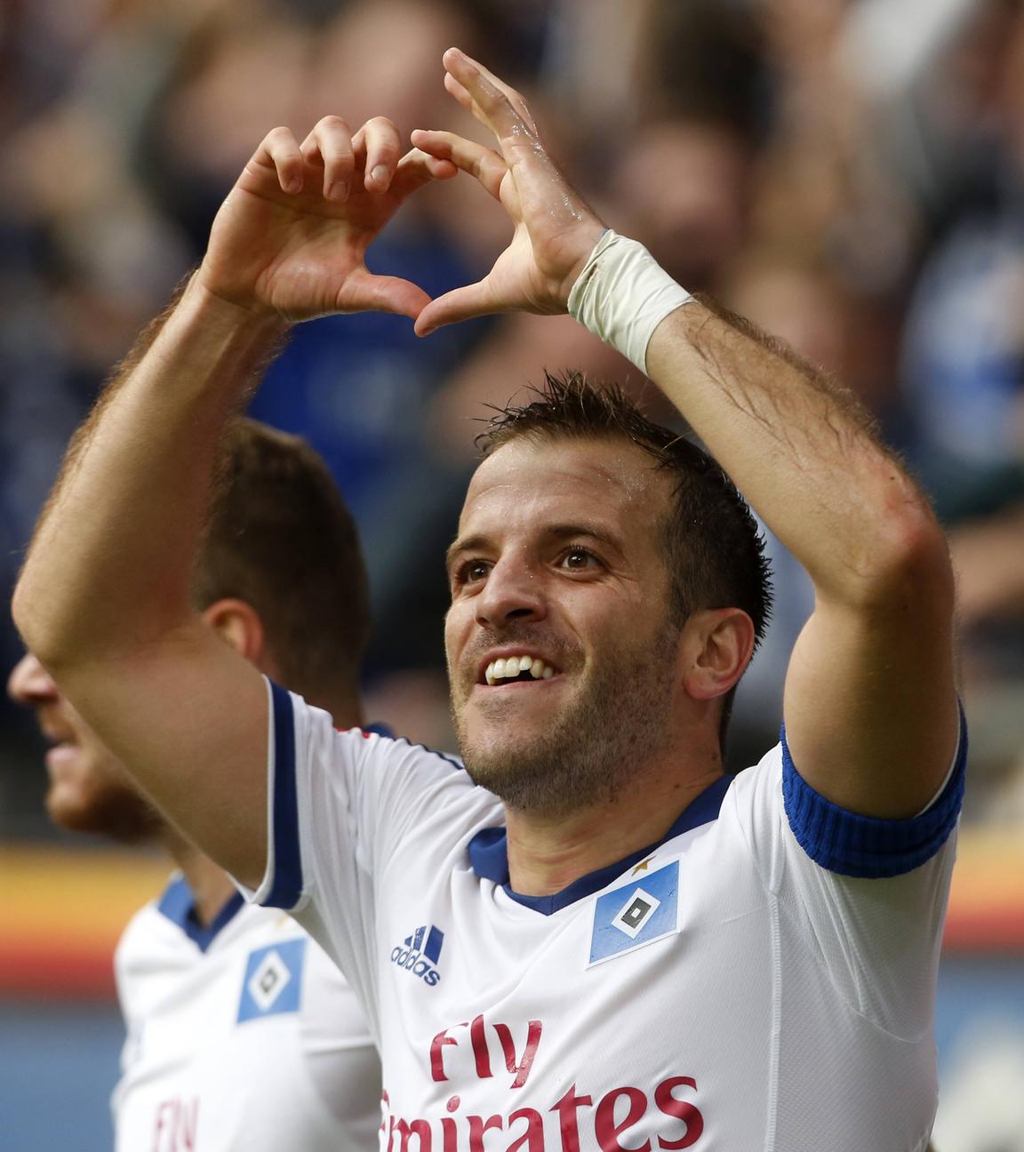 Rafael van der Vaart (Hamburger SV, 23) bejubelt sein Tor zum 3:3