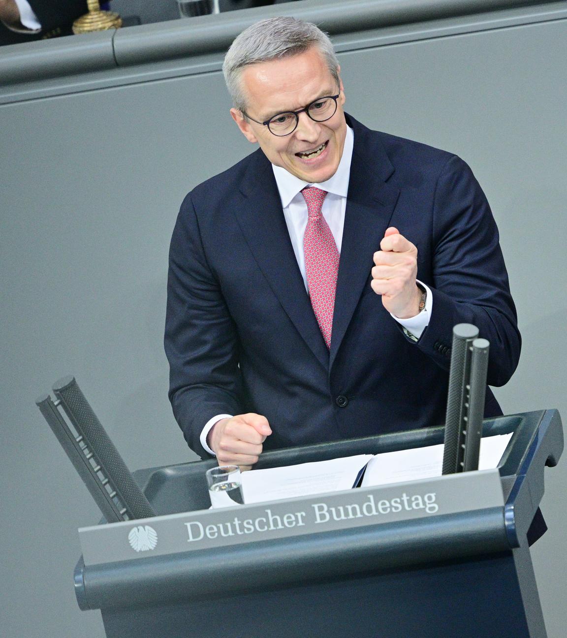 Karsten Wildberger (parteilos), Bundesminister für Digitalisierung und Staatsmodernisierung, spricht während der 5. Sitzung des Deutschen Bundestags.